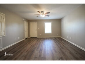 Building Photo - 1507 Medallion Cir