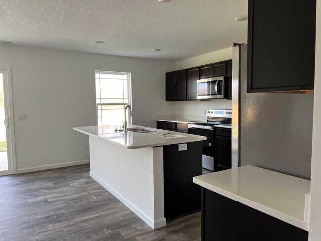 Foto del edificio - 4250 Bradley Dr