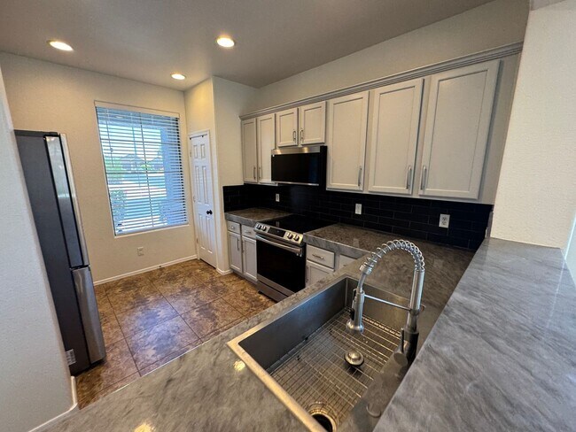 Foto del edificio - 4133 E Cherry Hills Dr