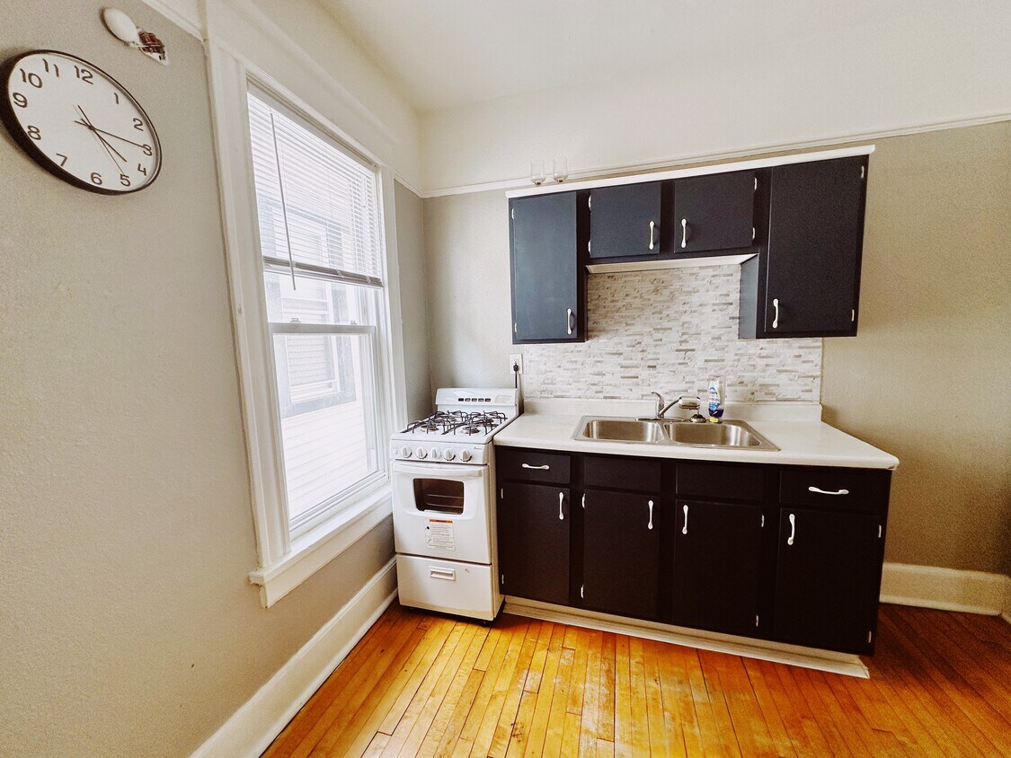 Primary Photo - 2531 N Murray Ave