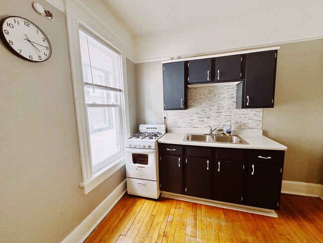 Foto del edificio - 2531 N Murray Ave