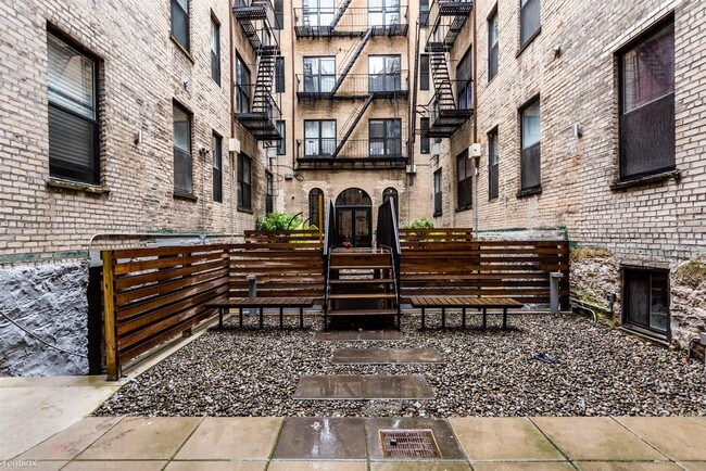 Foto del edificio - 1625 Putnam Ave