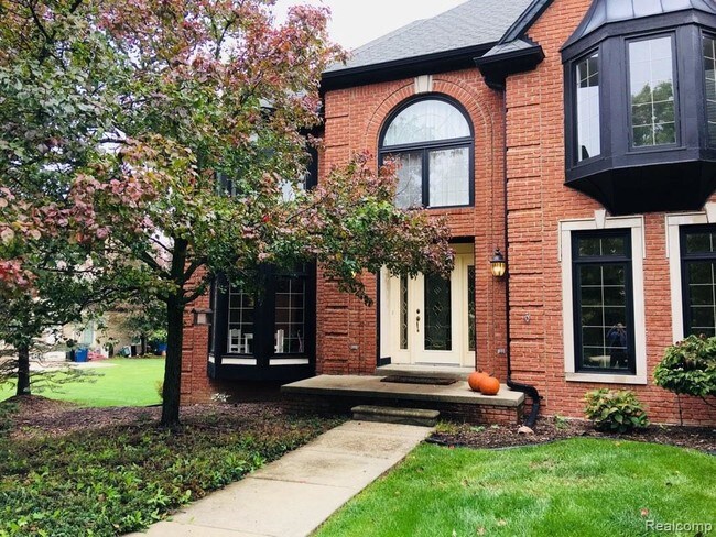Foto del edificio - 5866 Wellwood Dr