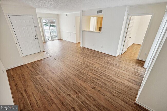 Building Photo - 1519 Lincoln Way