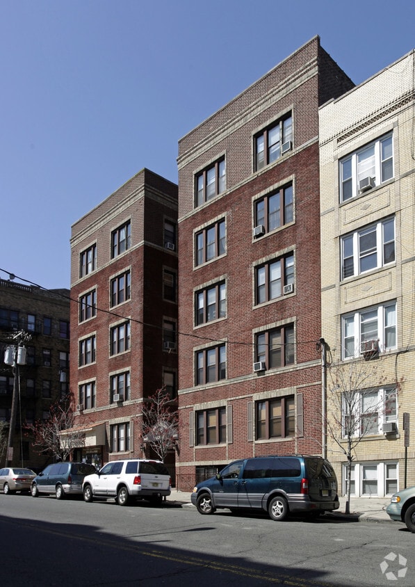 Building Photo - 6601 Broadway