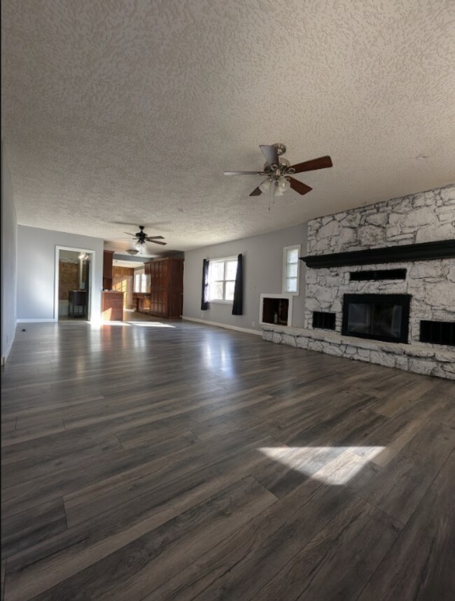 Foto del edificio - 2 Bed, 1 Bath | Columbus KS | Detached Garage