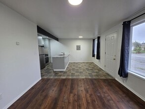 Building Photo - 1054 Sun Rd