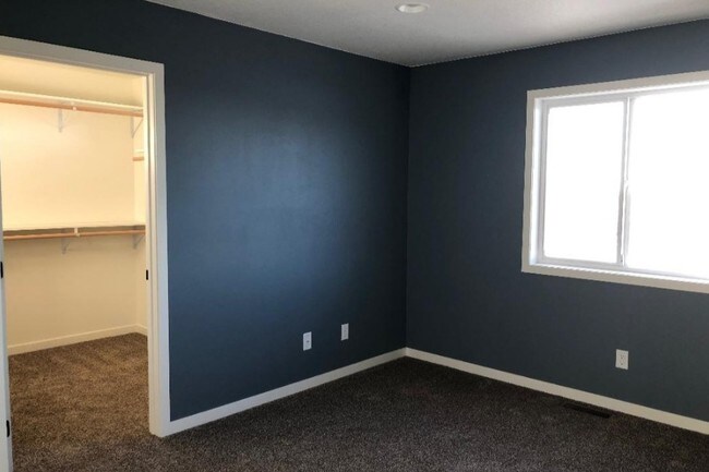 Habitación superior con vestidor - 1616 3rd St NW