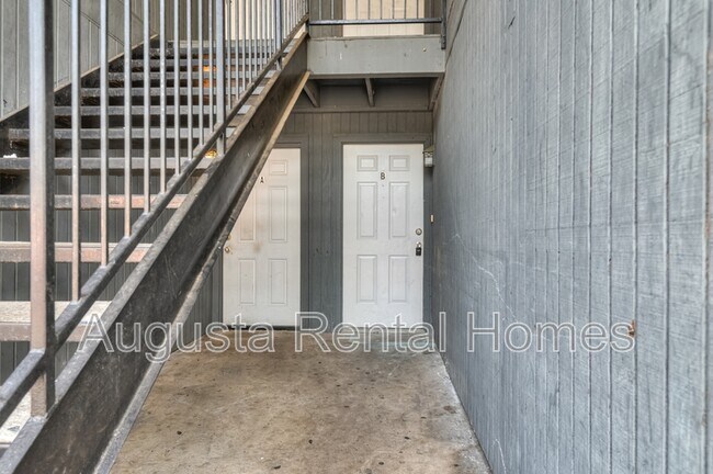 Building Photo - 3001B Strickland Court