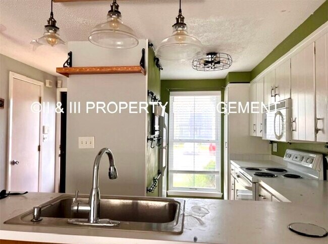 Building Photo - 8108 Monrovia St