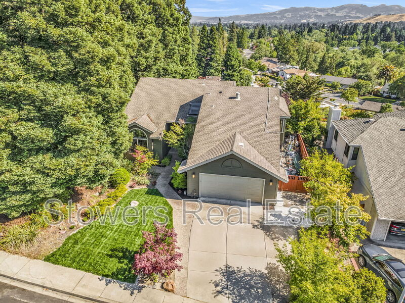 Primary Photo - 325 Paraiso Dr