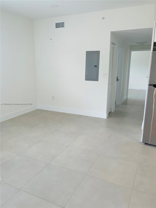 Foto del edificio - 310 E 7th St
