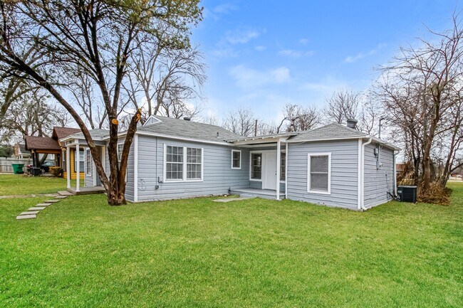 Building Photo - 401 Marshall