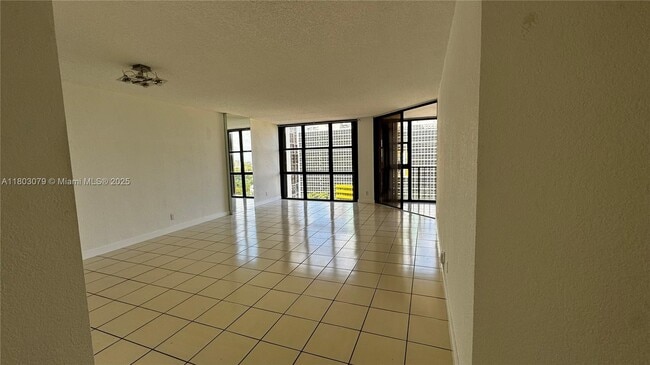 Building Photo - 1915 Brickell Ave