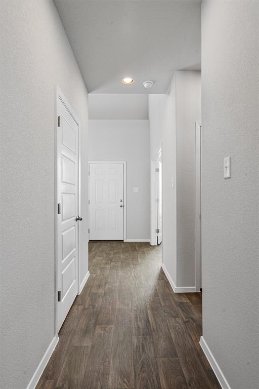 Foto del edificio - 621 Running Creek Dr