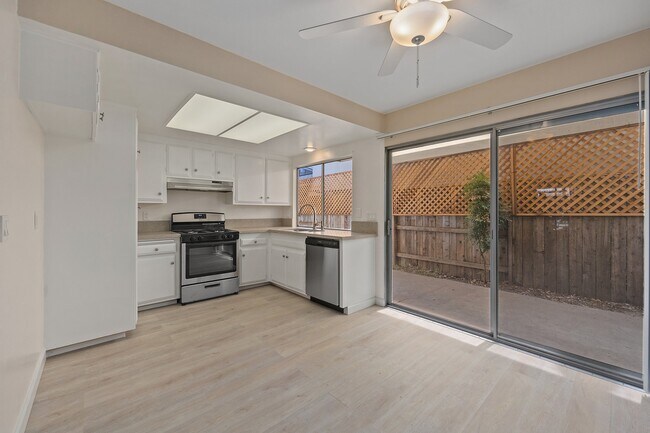 Kitchen - 2608 W Juniper St