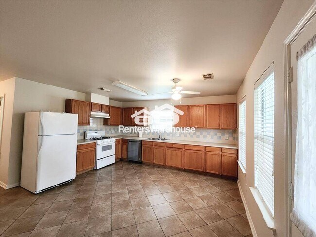 Foto del edificio - 9318 Windswept Grove Dr
