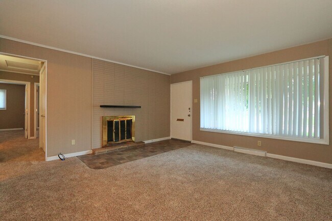 Building Photo - Charming 3 Bedroom 1 Bathroom Home