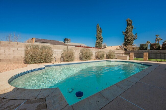 Foto del edificio - Charming 3-Bedroom Rental with Pool, Firep...