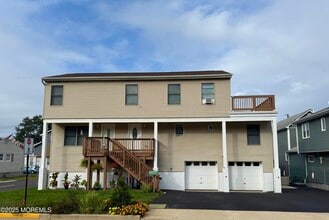 Building Photo - 114 Shore Dr