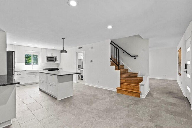 Building Photo - 7511 Eastcrest Dr