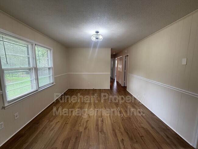 Foto del edificio - 1570 Marett Blvd