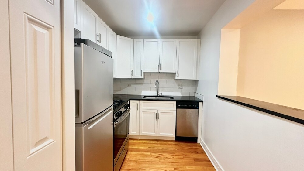 Foto principal - 6957 N Sheridan Rd