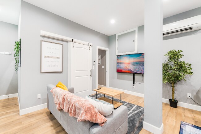 Foto del edificio - 5102 Willow Ln NW