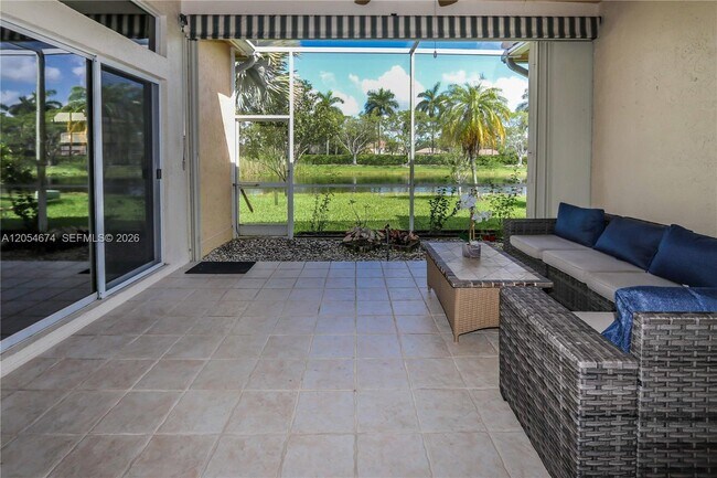 Foto del edificio - 4022 Pinewood Ln