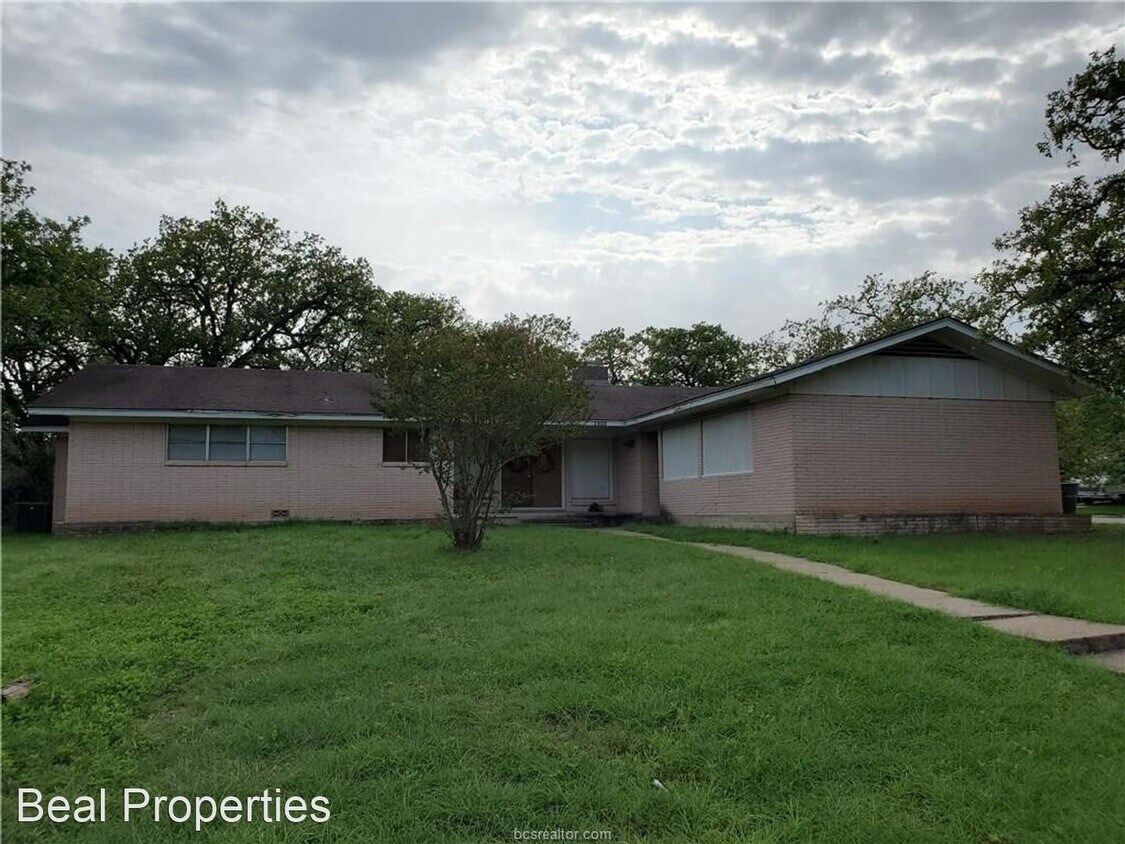 2600 Wayside Dr, Bryan, TX 77802 House Rental in Bryan, TX