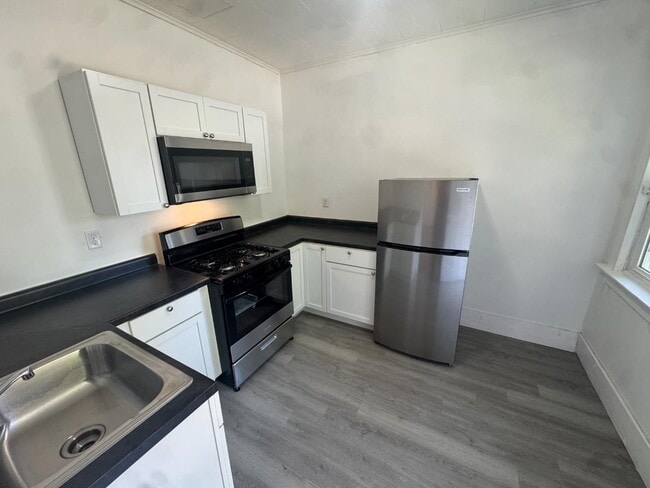 Building Photo - 504 N Roosevelt Ave