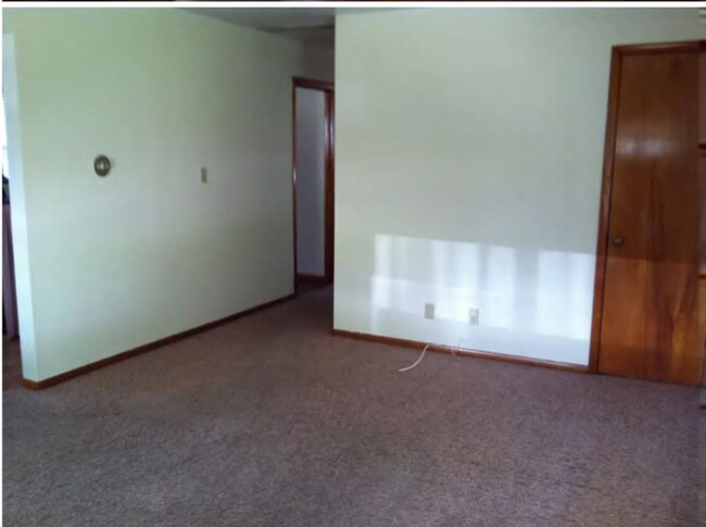 Foto del edificio - 1009 N Dennis Ave