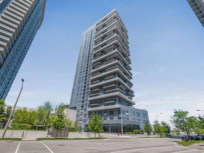 Building Photo - 225 Village Green Sq