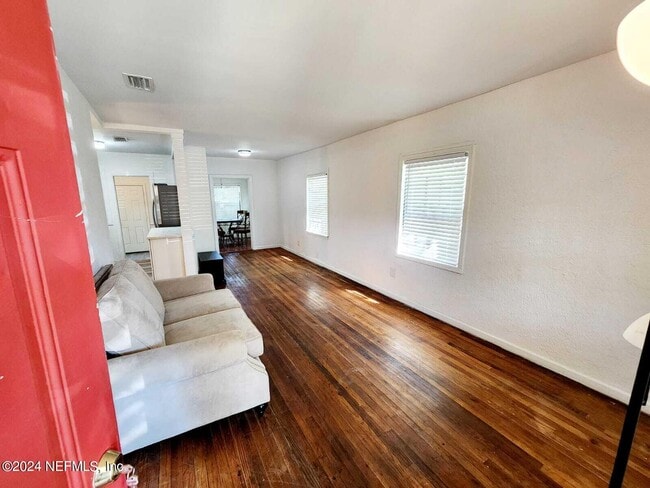 Foto del edificio - 1823 E 25th St