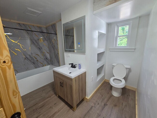 Foto del edificio - 722 E 7th St