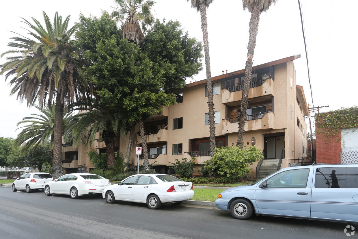 37503752 Glendon Ave, Los Angeles, CA 90034 Apartments in Los