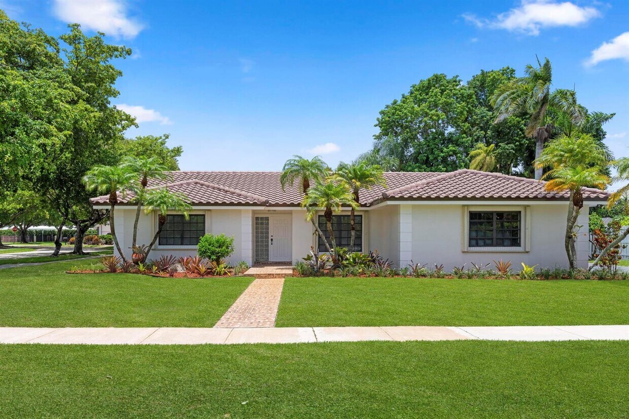 Foto principal - 8355 SW 82nd Ter