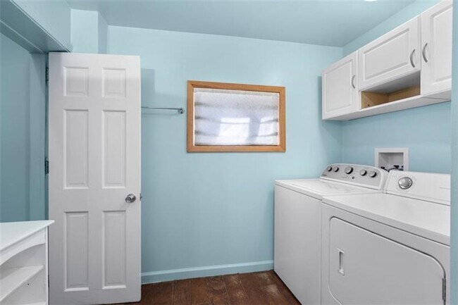 Building Photo - 3-Bedroom Home in Carrick on Private Street