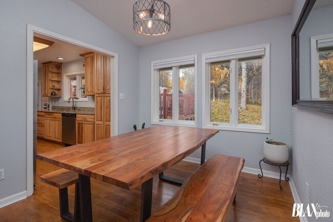 Building Photo - Beautiful modern home in an awesome neighb...