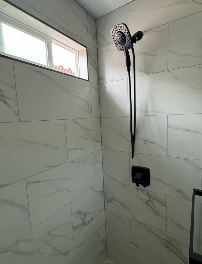 Foto del edificio - 18509 Burin Ave