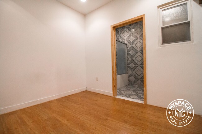 Building Photo - 142 Weirfield St