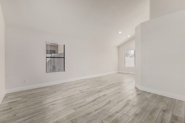 Building Photo - 2721 E Dry Creek Rd