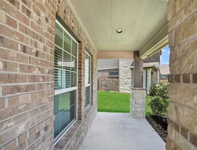 Building Photo - 17105 San Saba St