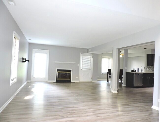 Foto del edificio - 245 Carlisle Ave