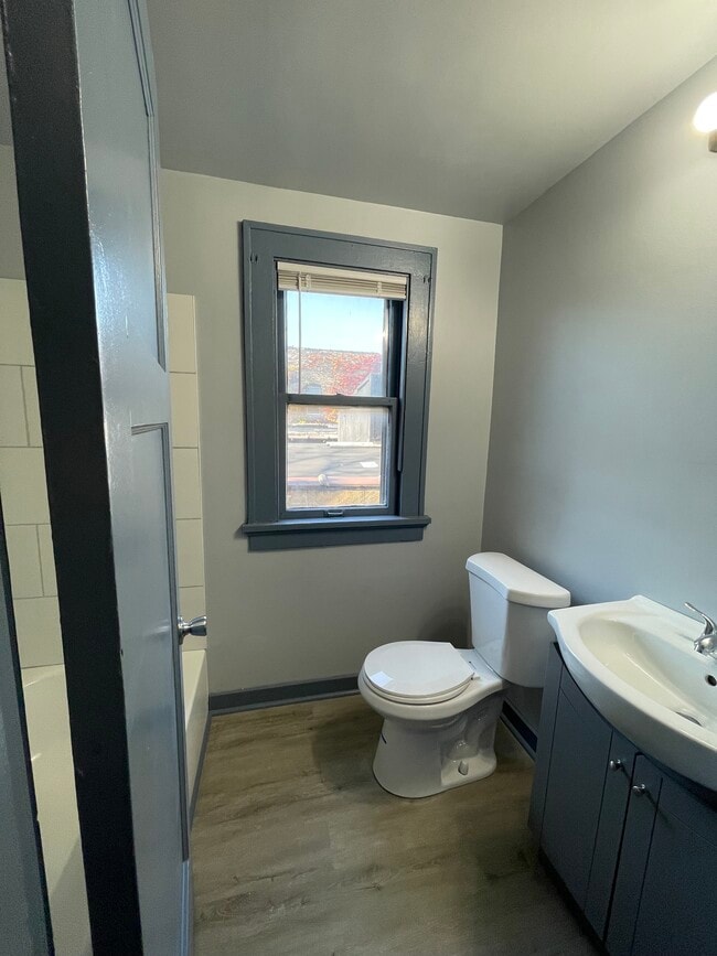 7113 W National Ave, West Allis, WI 53214 Apartments in West Allis