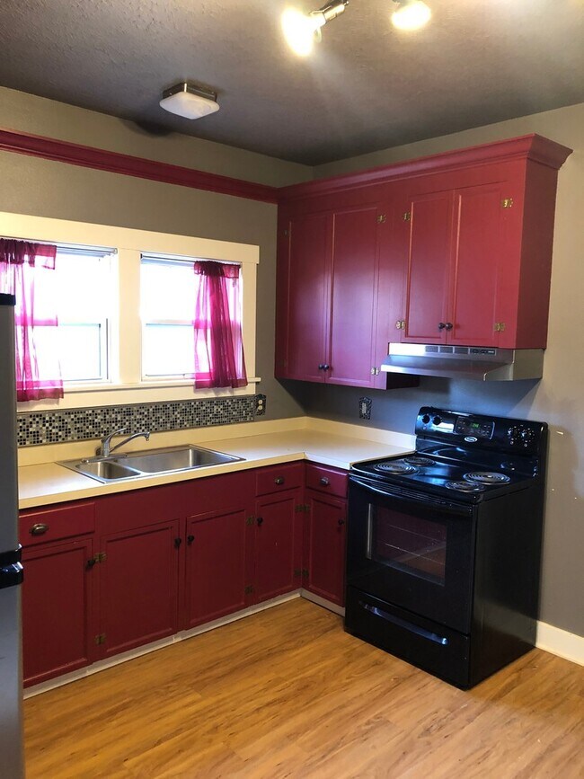 Building Photo - Cute as a button!