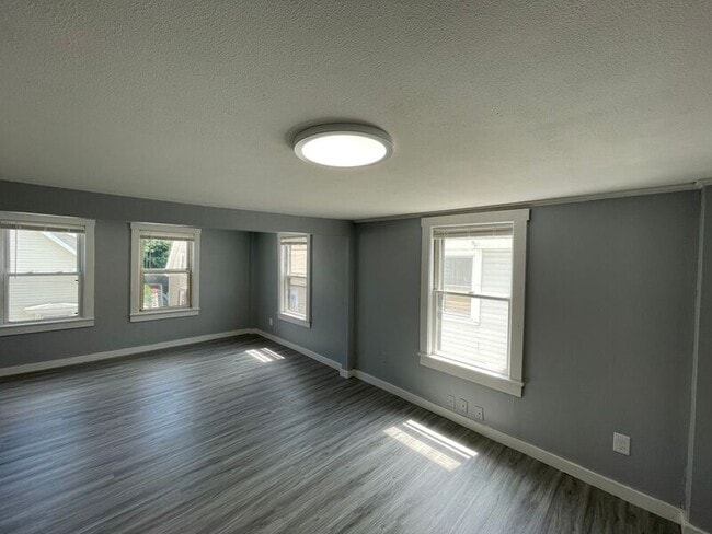 Building Photo - 9 Patten Ct