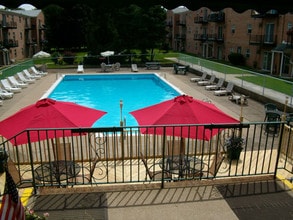 Building Photo - Fox Run Apartments
