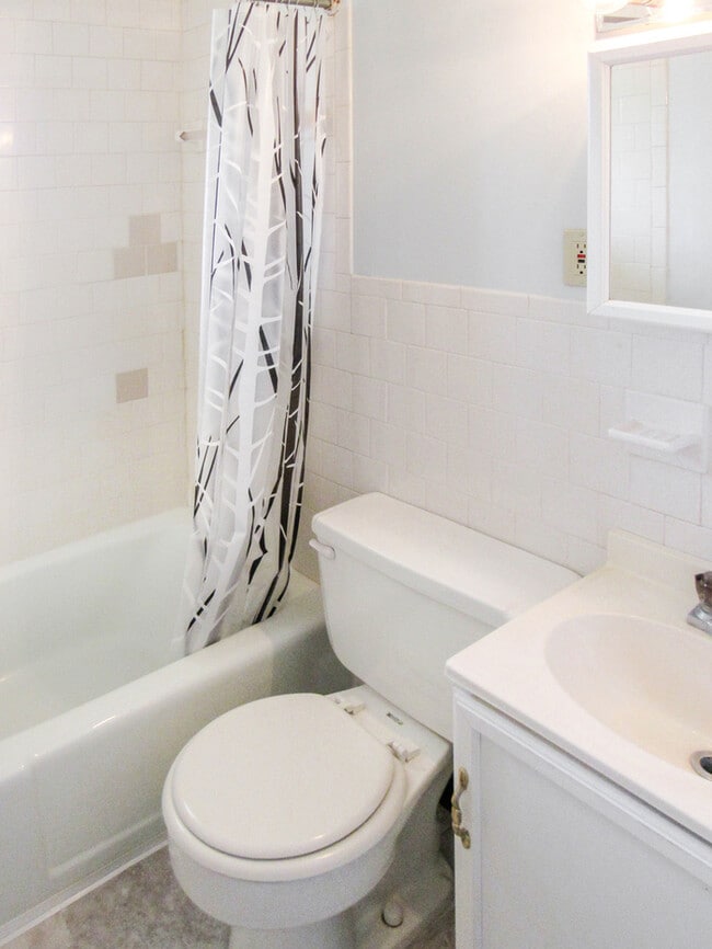Building Photo - Pet Friendly Home in Chesapeake Ranch Estates