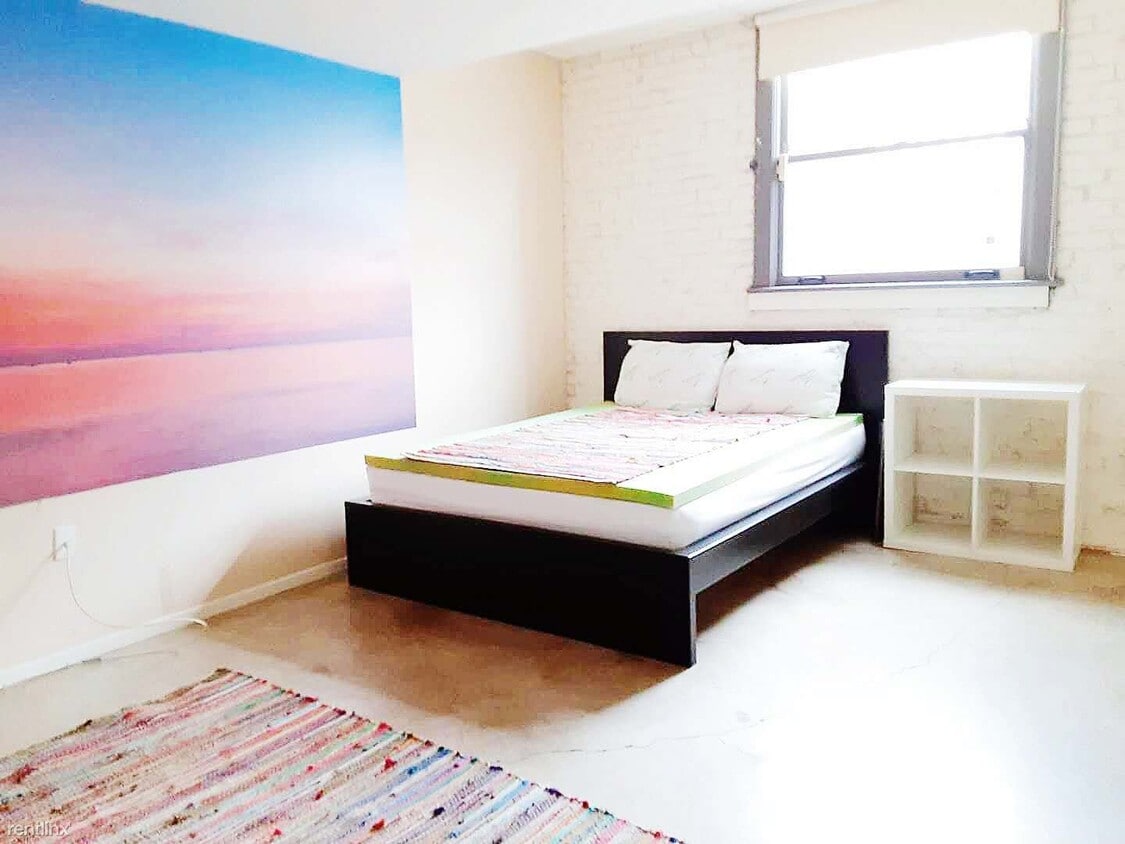 Primary Photo - 924 W 23rd St